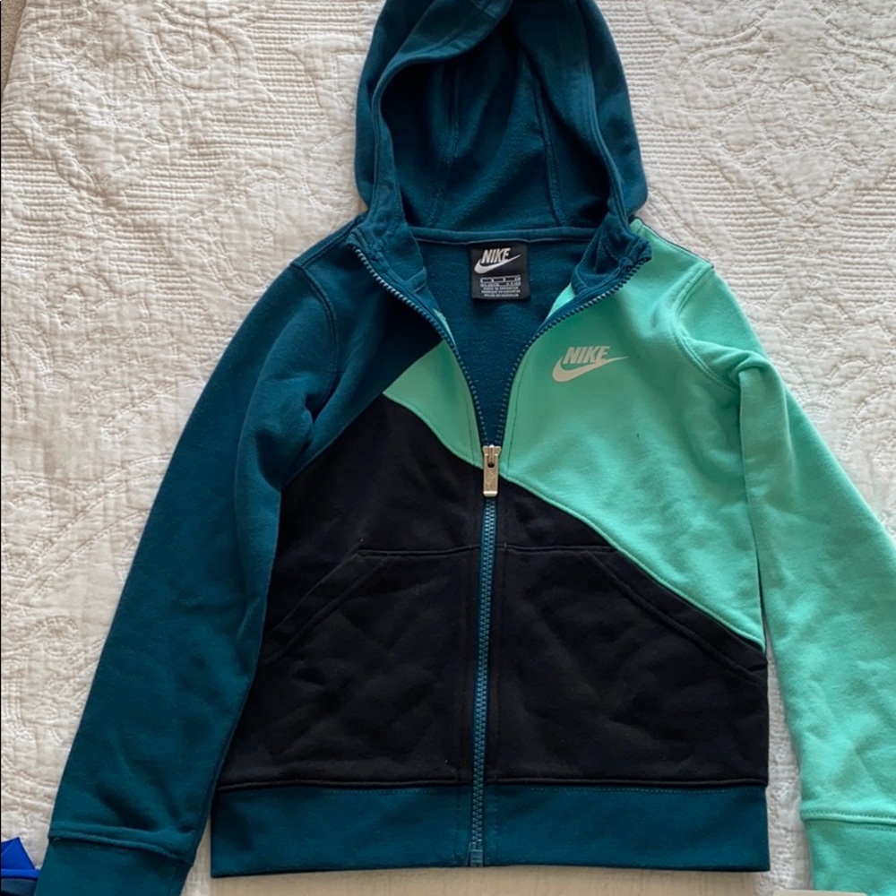 Boys size 4-5 Nike Hoodie